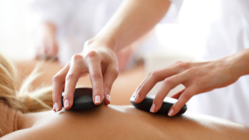 Massaggio Hot Stone al centro Estetico Skin Swiss Center